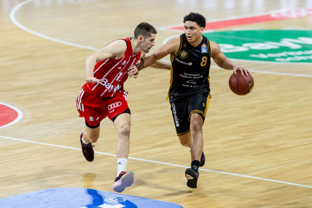 艰苦努力的 艰苦努力的