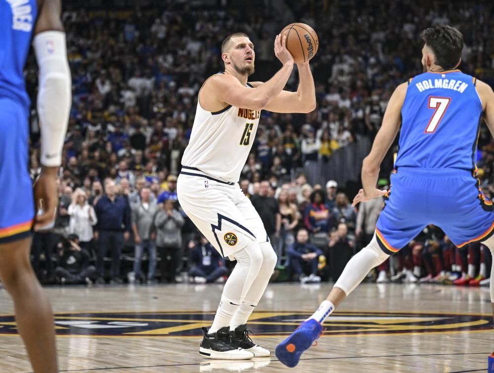 莱万通过不 莱万通过不